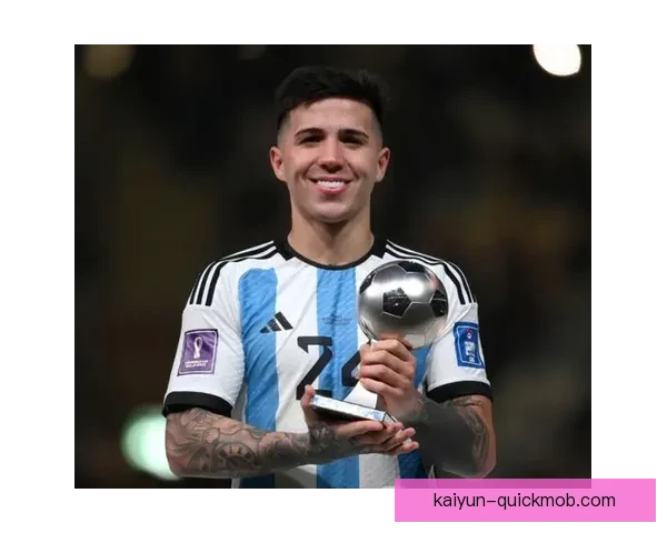 世界新星球员表现稳健，备受关注的才华引发期待